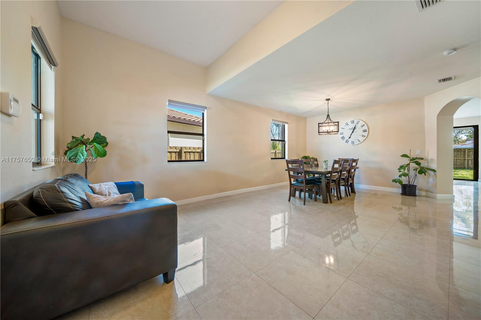 735 SE 35th Ter, Homestead, Florida image 3