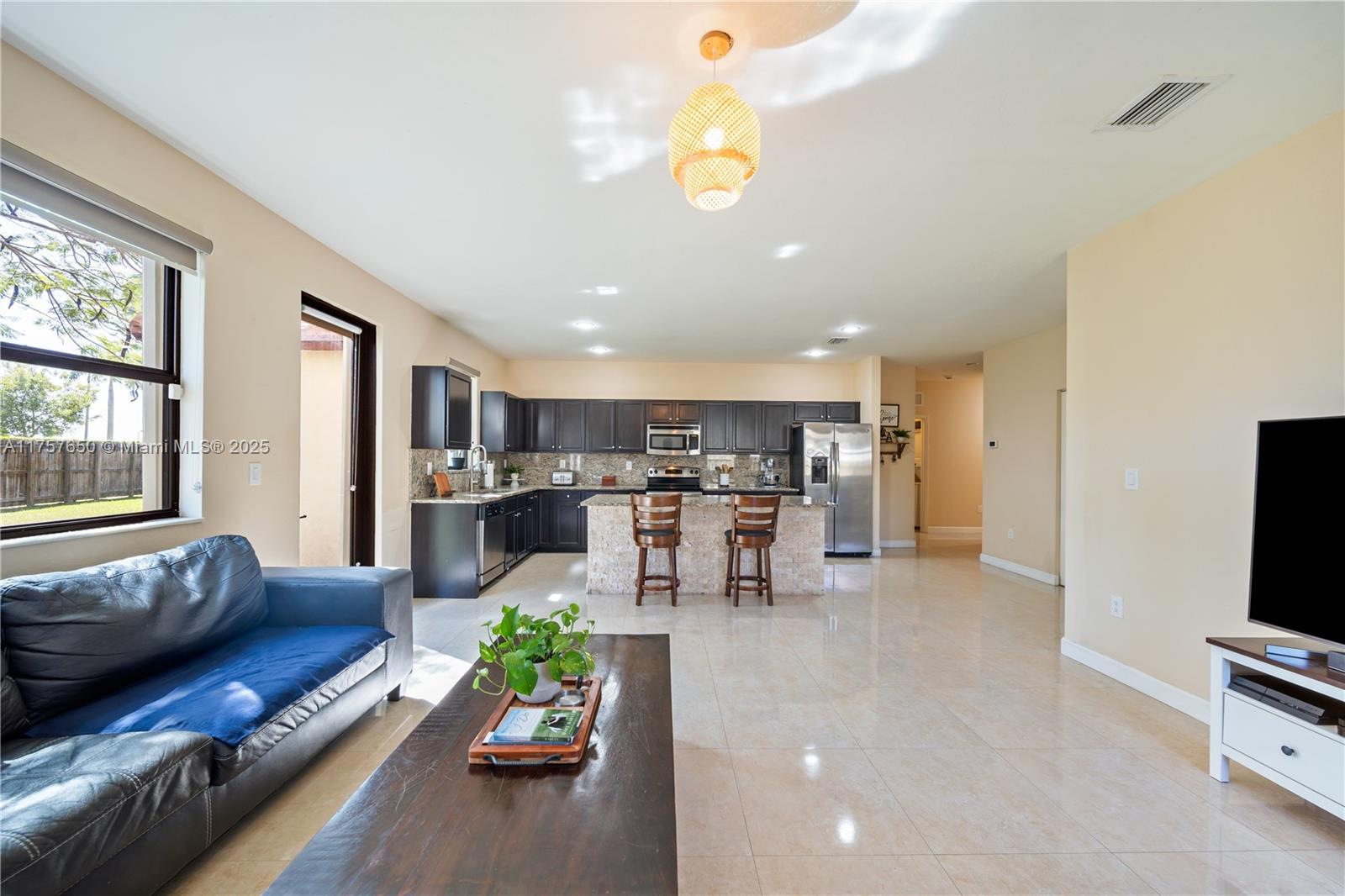735 SE 35th Ter, Homestead, Florida image 9
