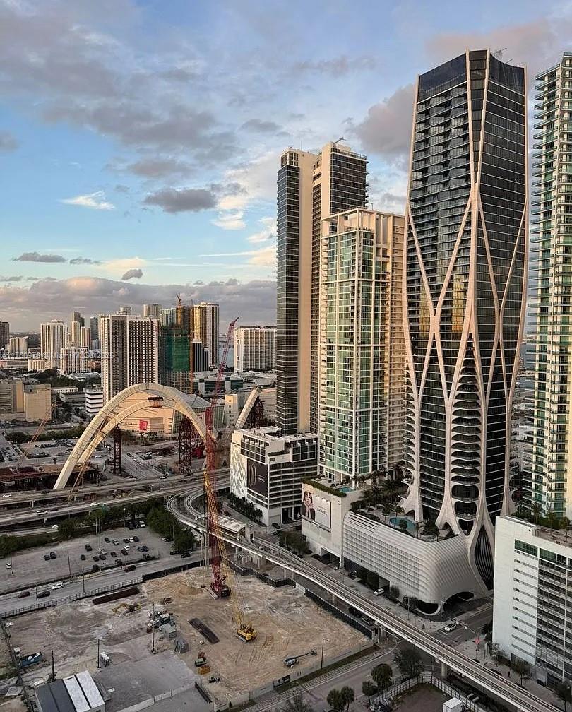 851 NE 1st Ave #3000, Miami FL 33132