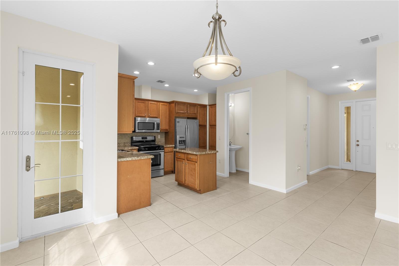12420 NW 33rd St, Sunrise, Florida image 6