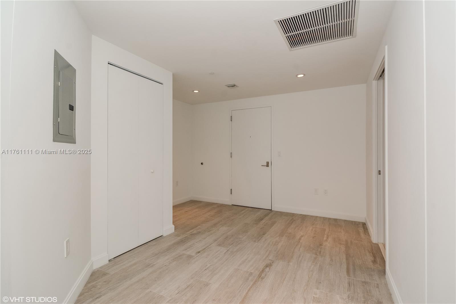 55 SW 9th St #3203, Miami FL 33130