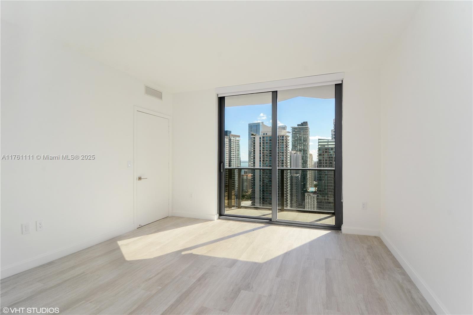 55 SW 9th St #3203, Miami FL 33130
