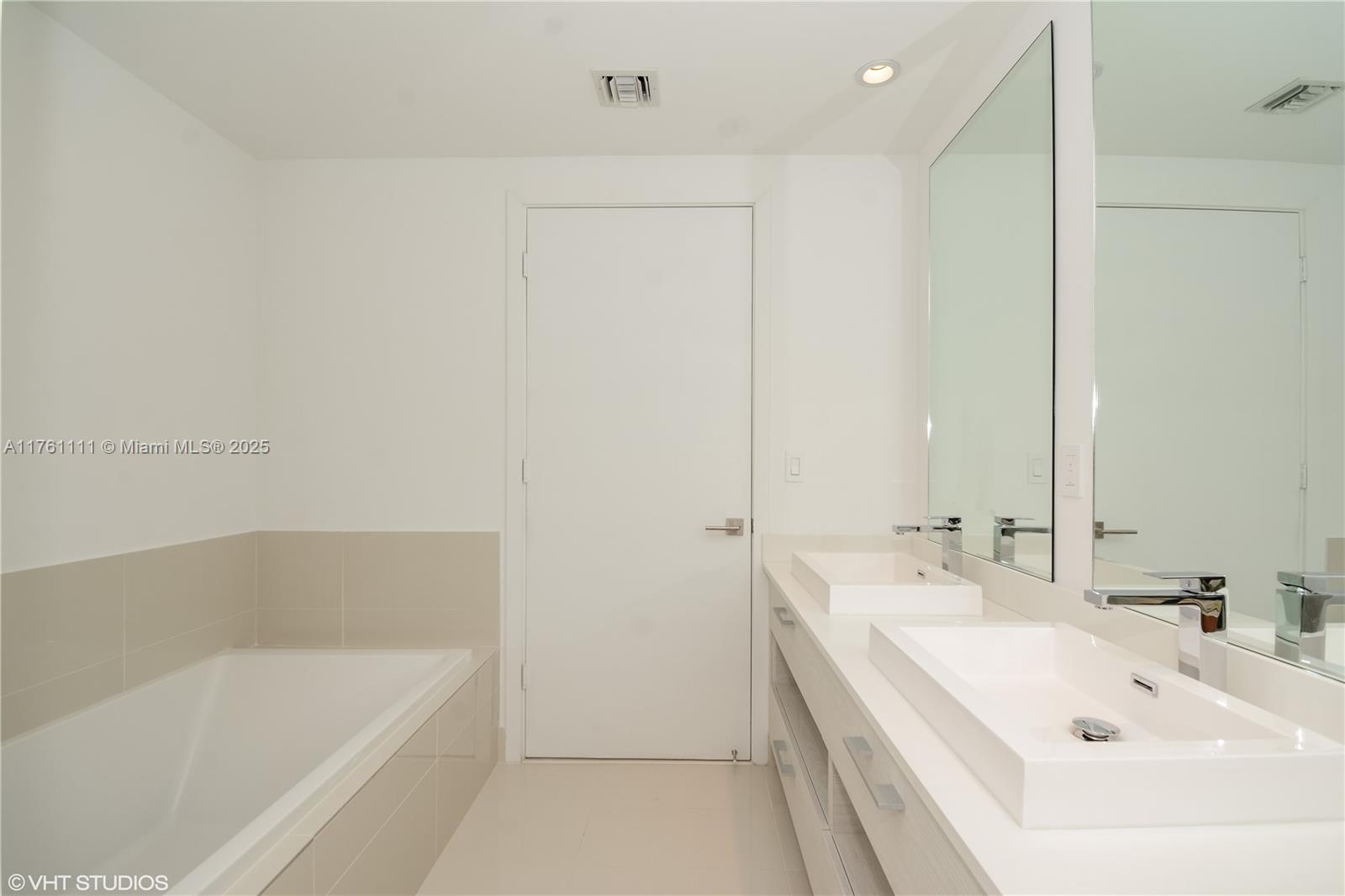 55 SW 9th St #3203, Miami FL 33130