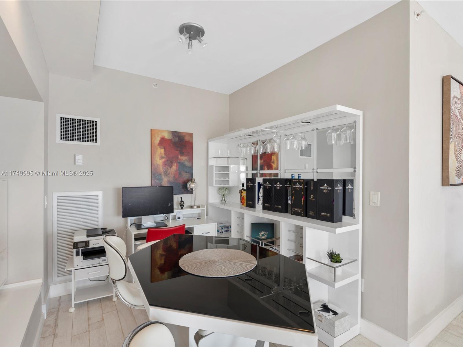 Listing Photo 11