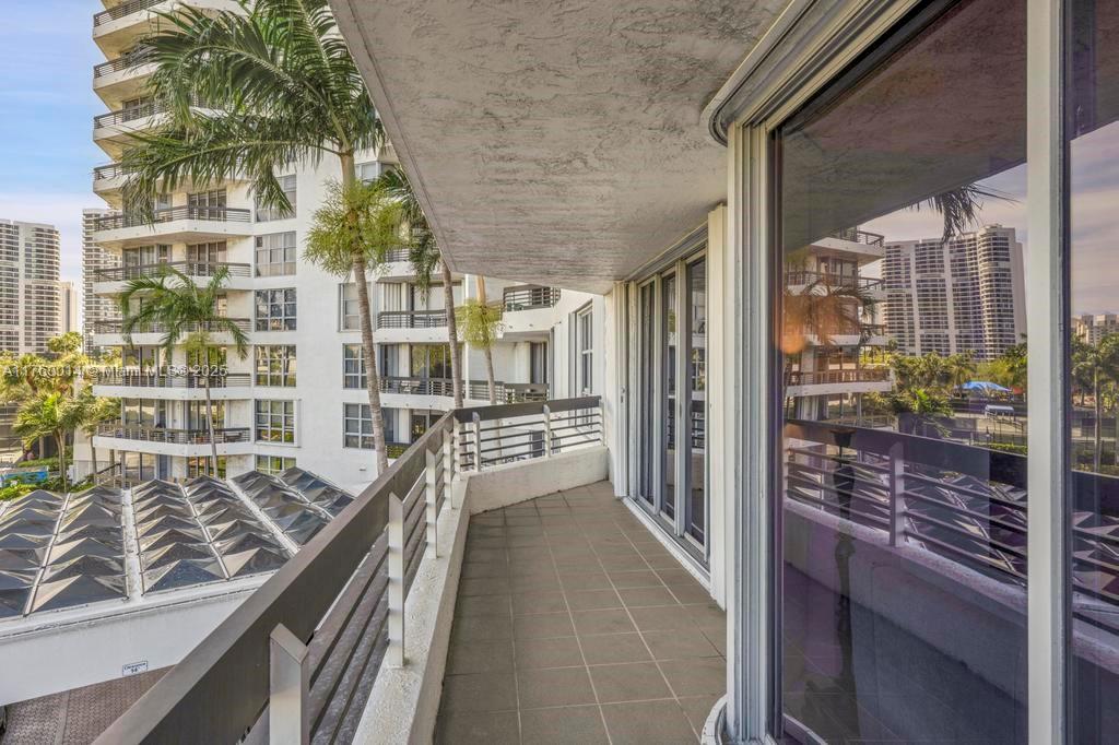 3530 Mystic Pointe Dr #406, Aventura FL 33180