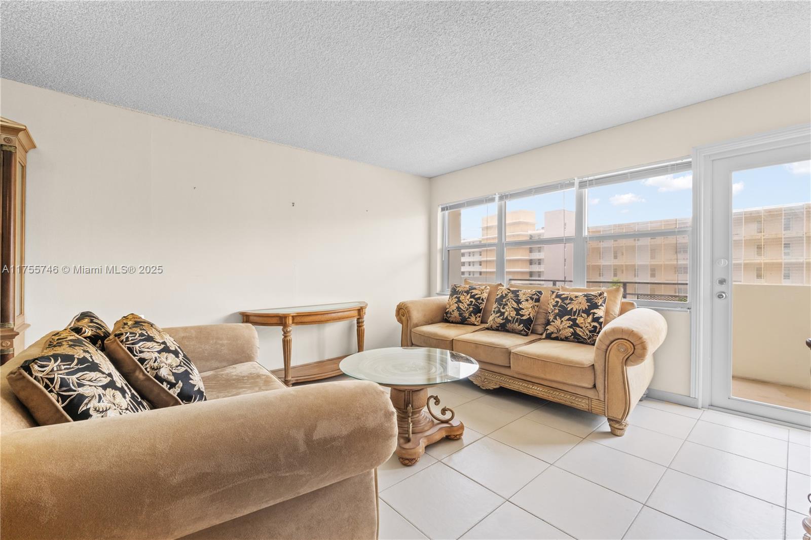 401 Golden Isles Dr #516, Hallandale Beach, Florida image 4