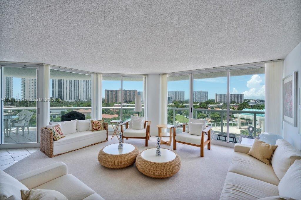 Apartamento à Venda em Sunny Isles Beach, FL