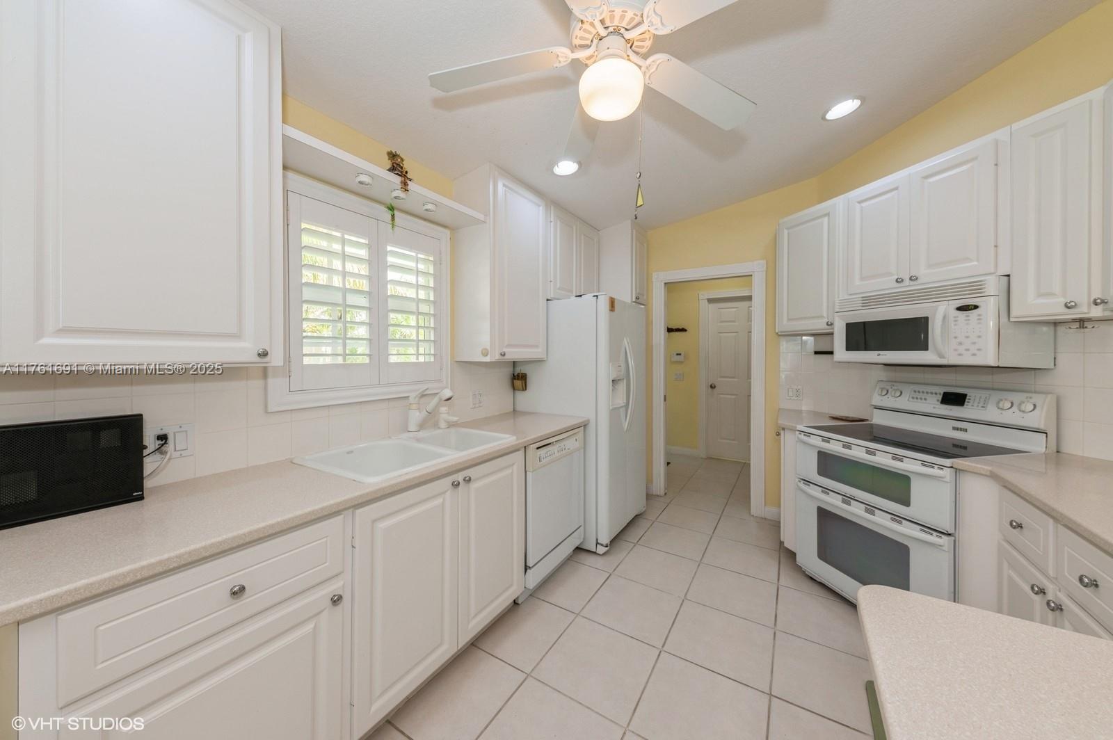 8163 Montserrat Pl, Wellington, Florida image 10