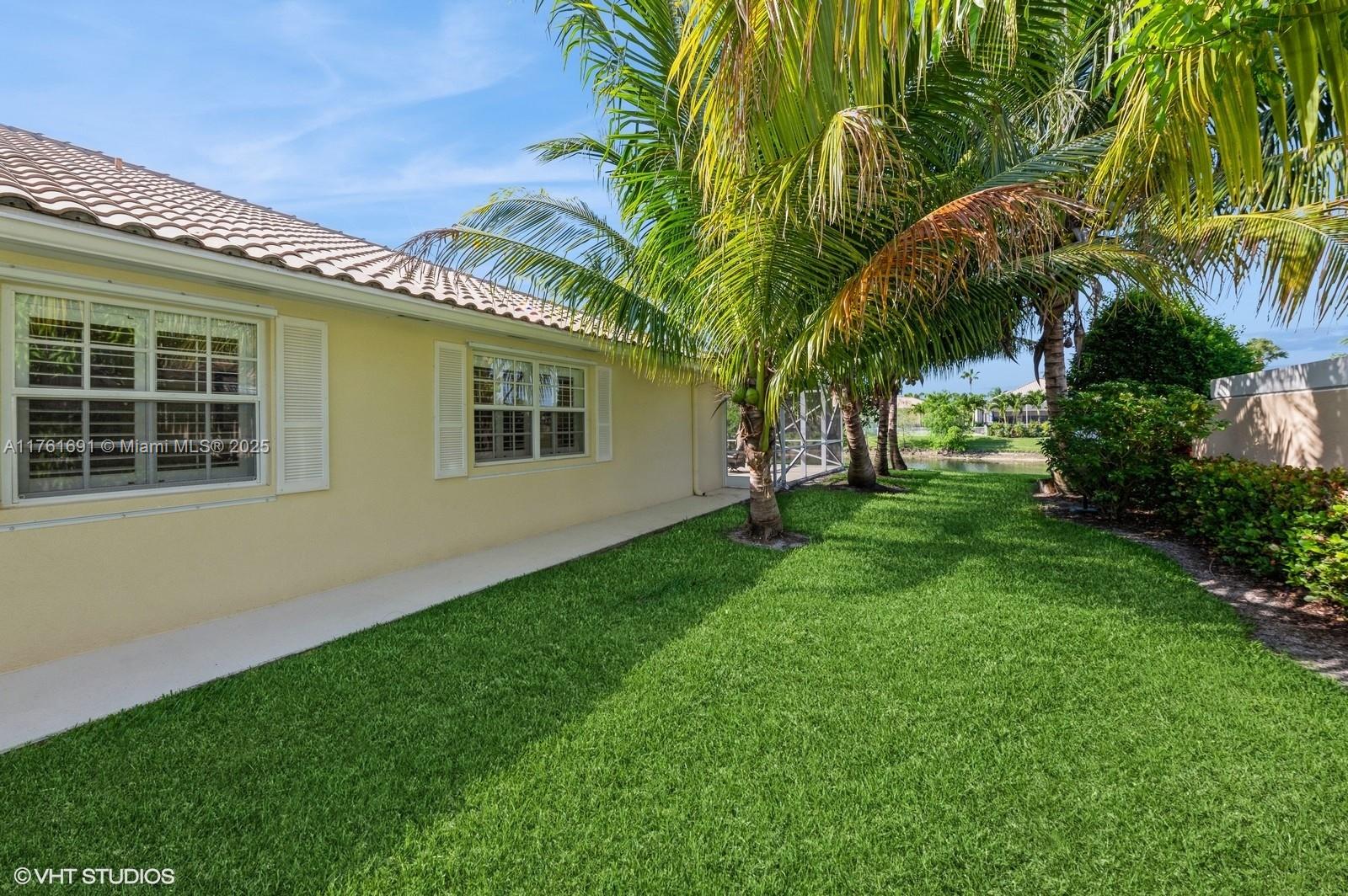 8163 Montserrat Pl, Wellington, Florida image 36