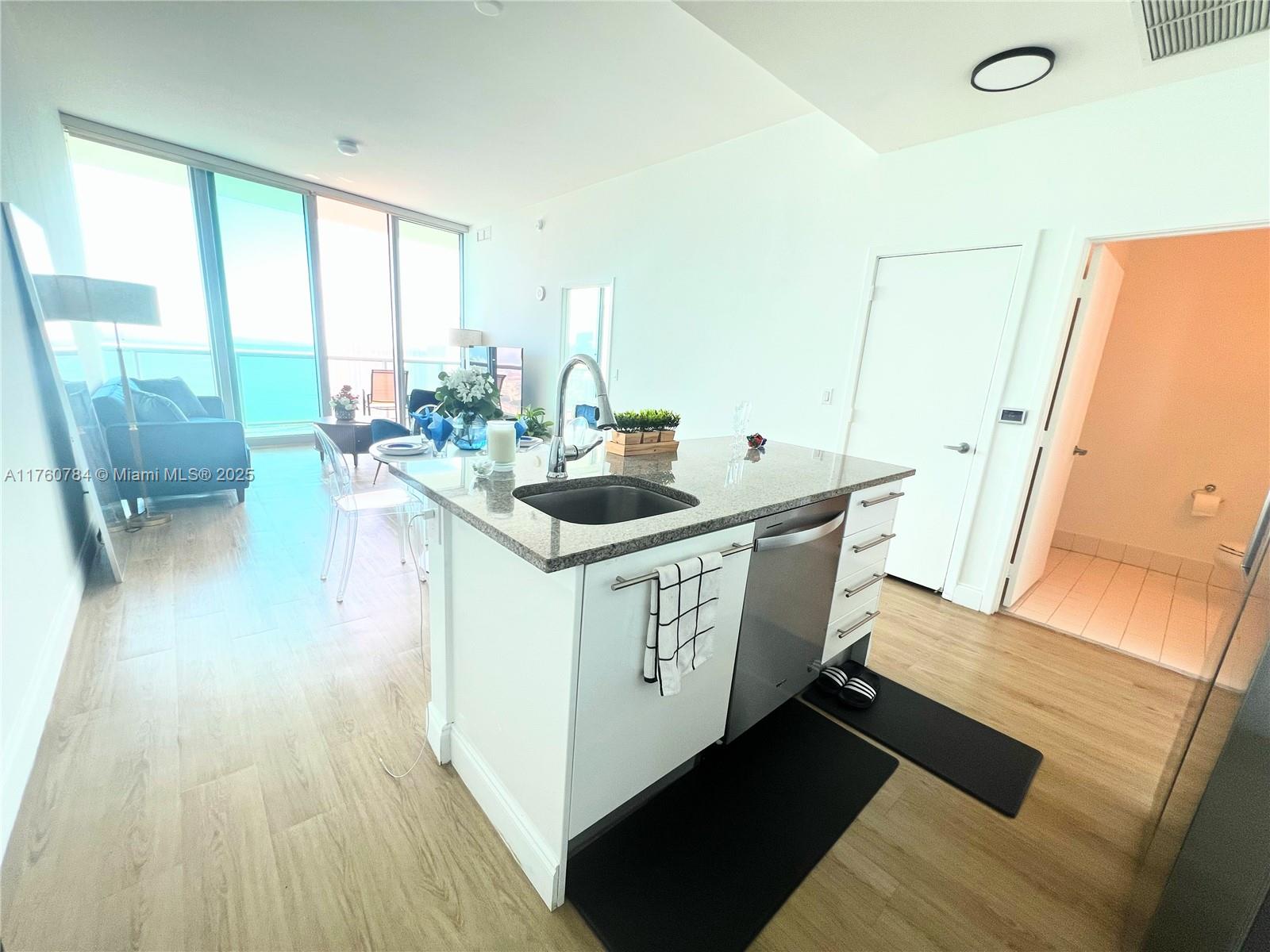 888 Biscayne Blvd #4807, Miami FL 33132