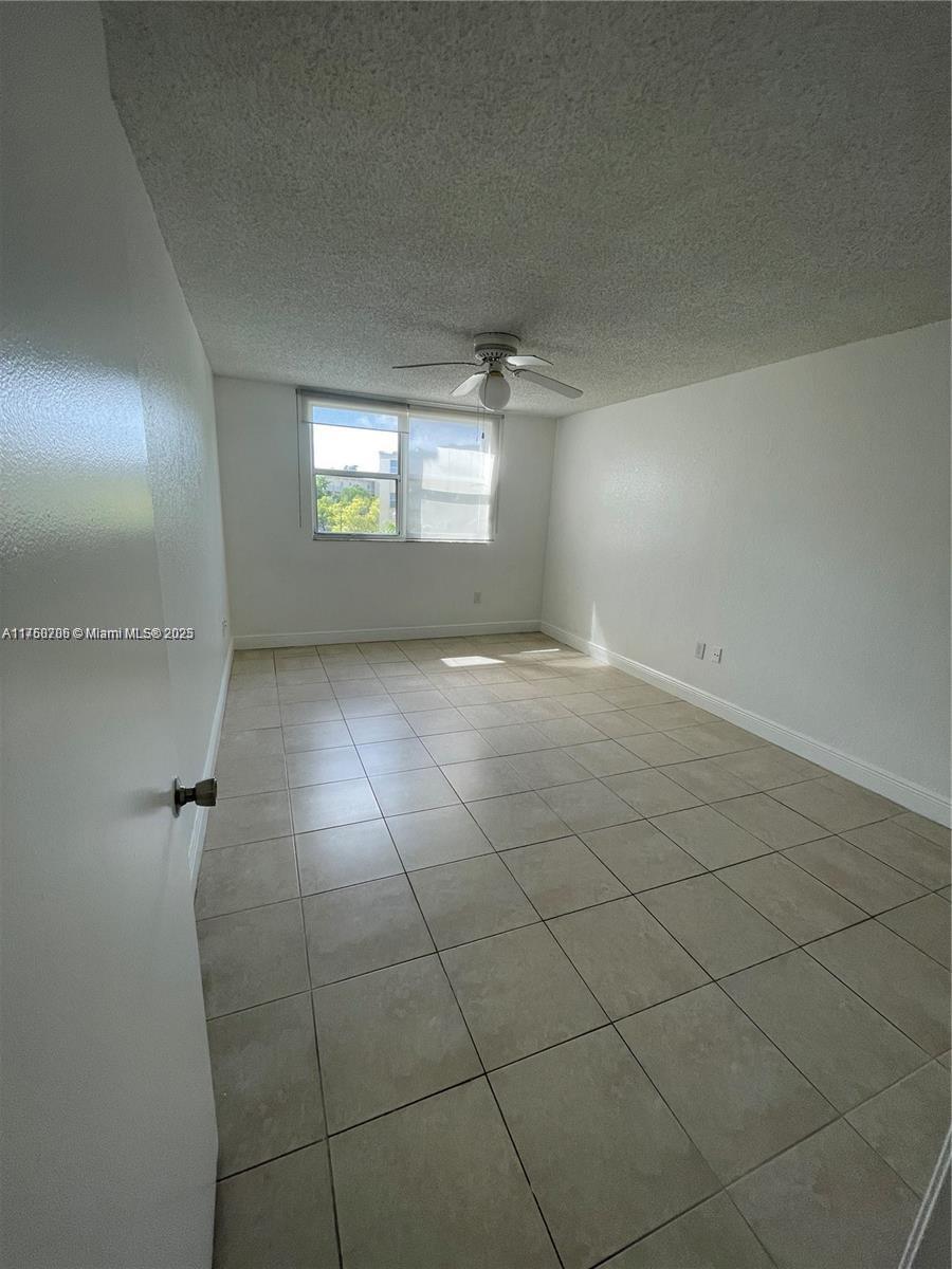 8255 Lake Dr #405, Doral, Florida image 19