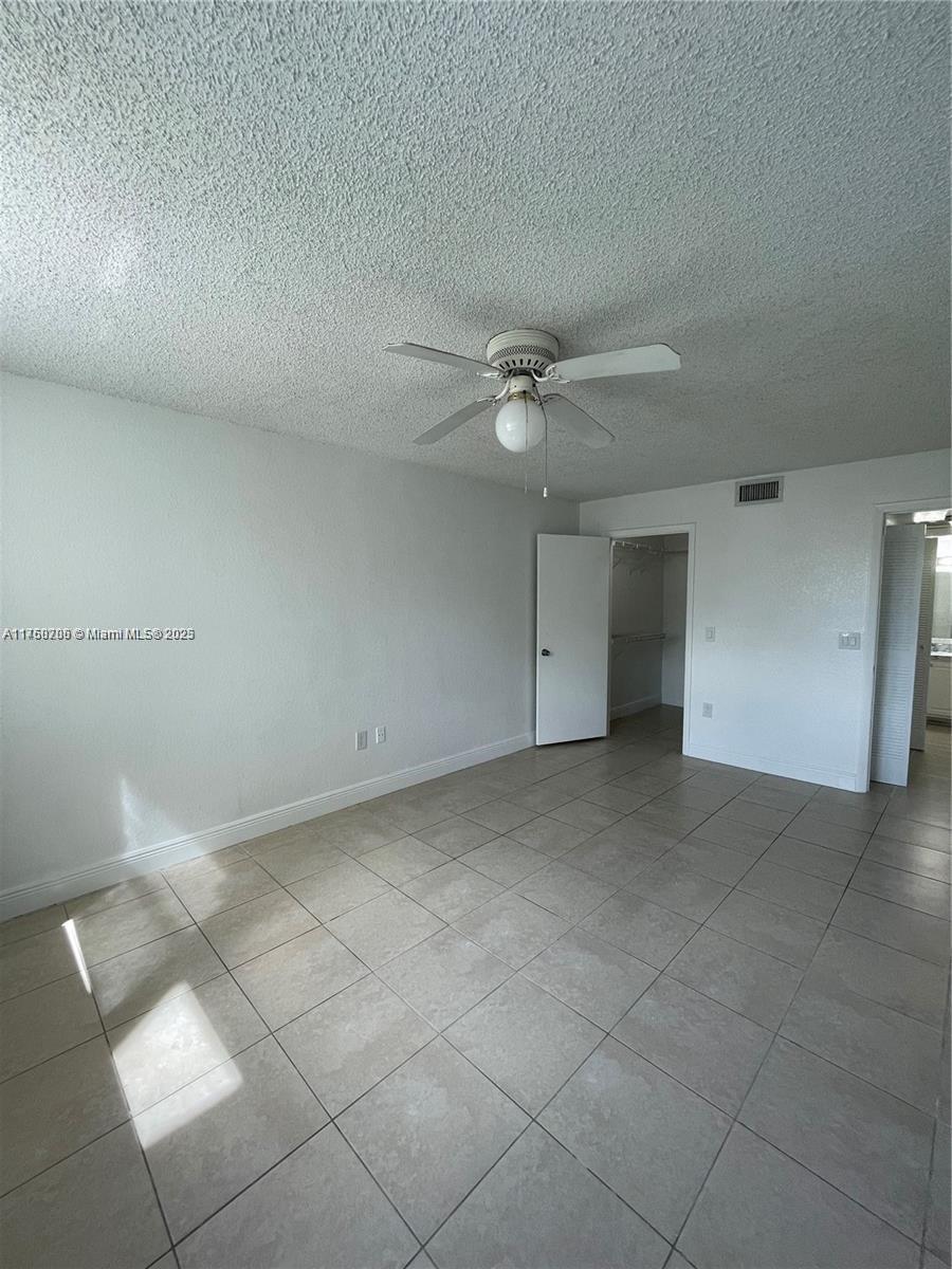 8255 Lake Dr #405, Doral, Florida image 22