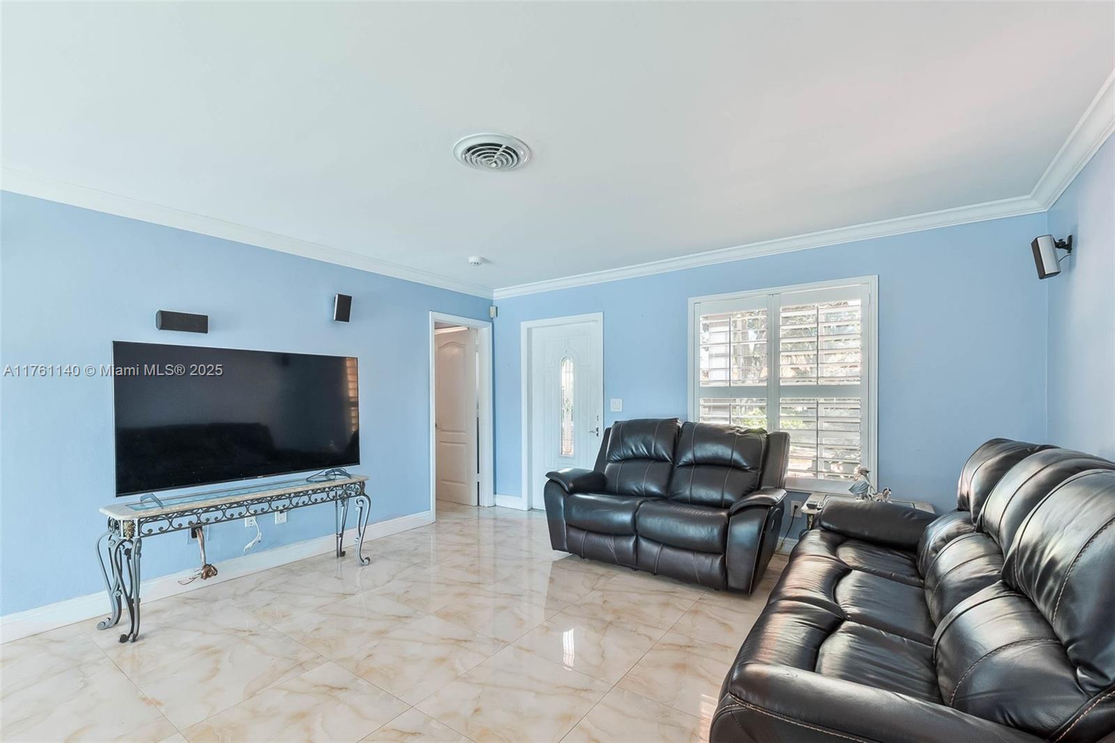 6930 Seagrape Ter, Miami Lakes, Florida image 5