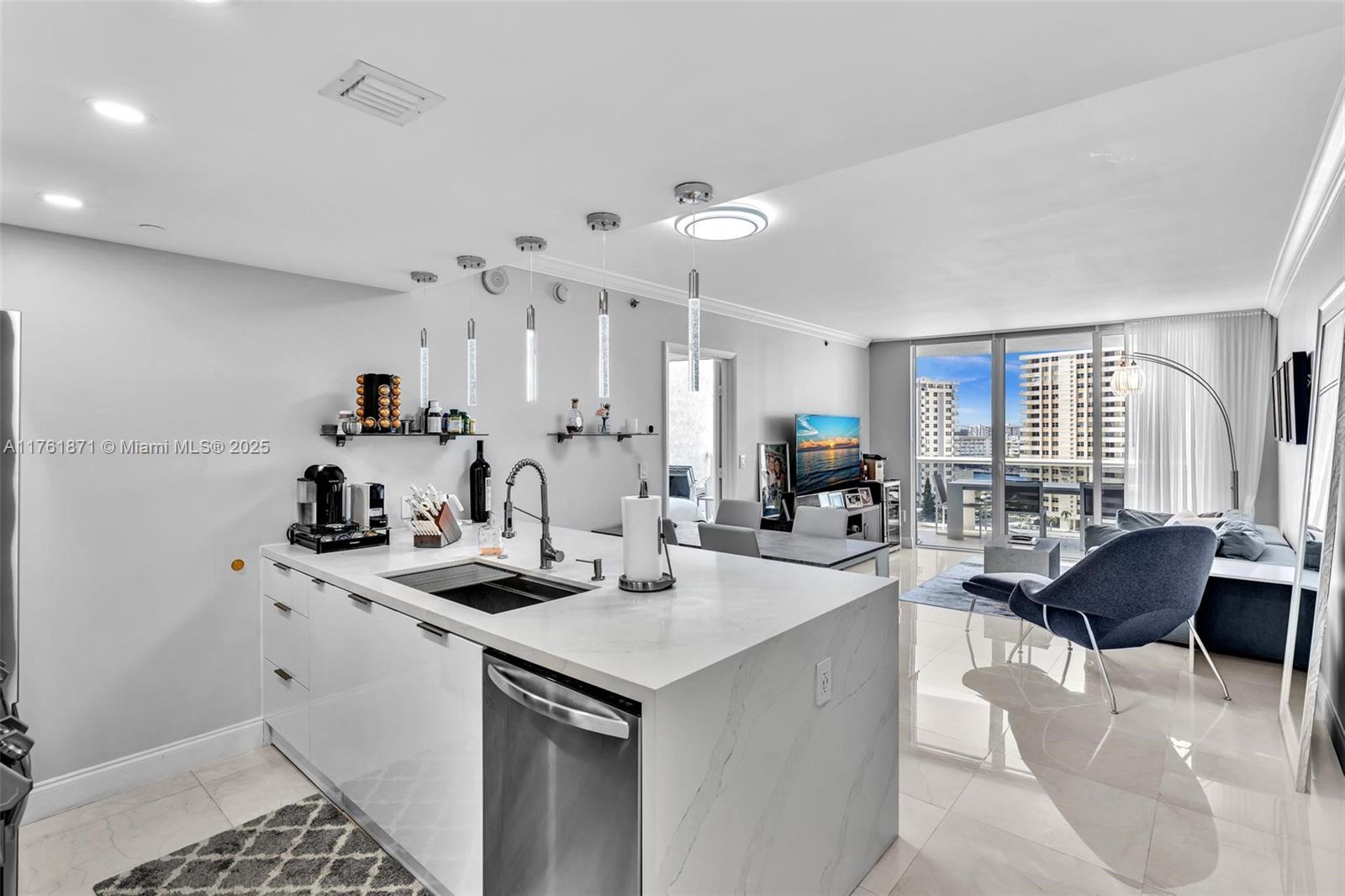 Condo for Sale in Hallandale Beach, FL