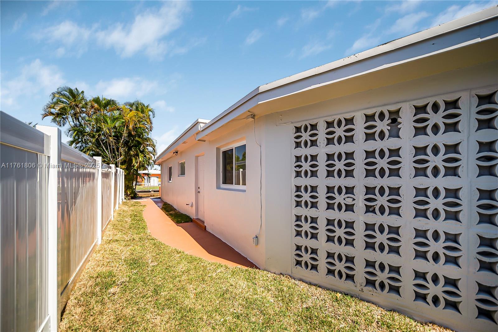 2001 NW 33rd St, Oakland Park, Florida image 32