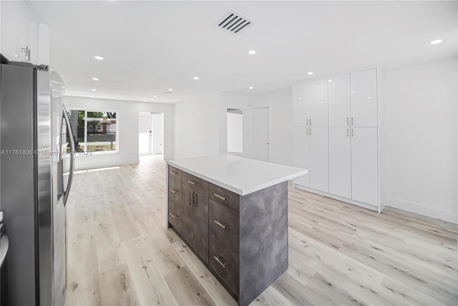 2001 NW 33rd St, Oakland Park, Florida image 6