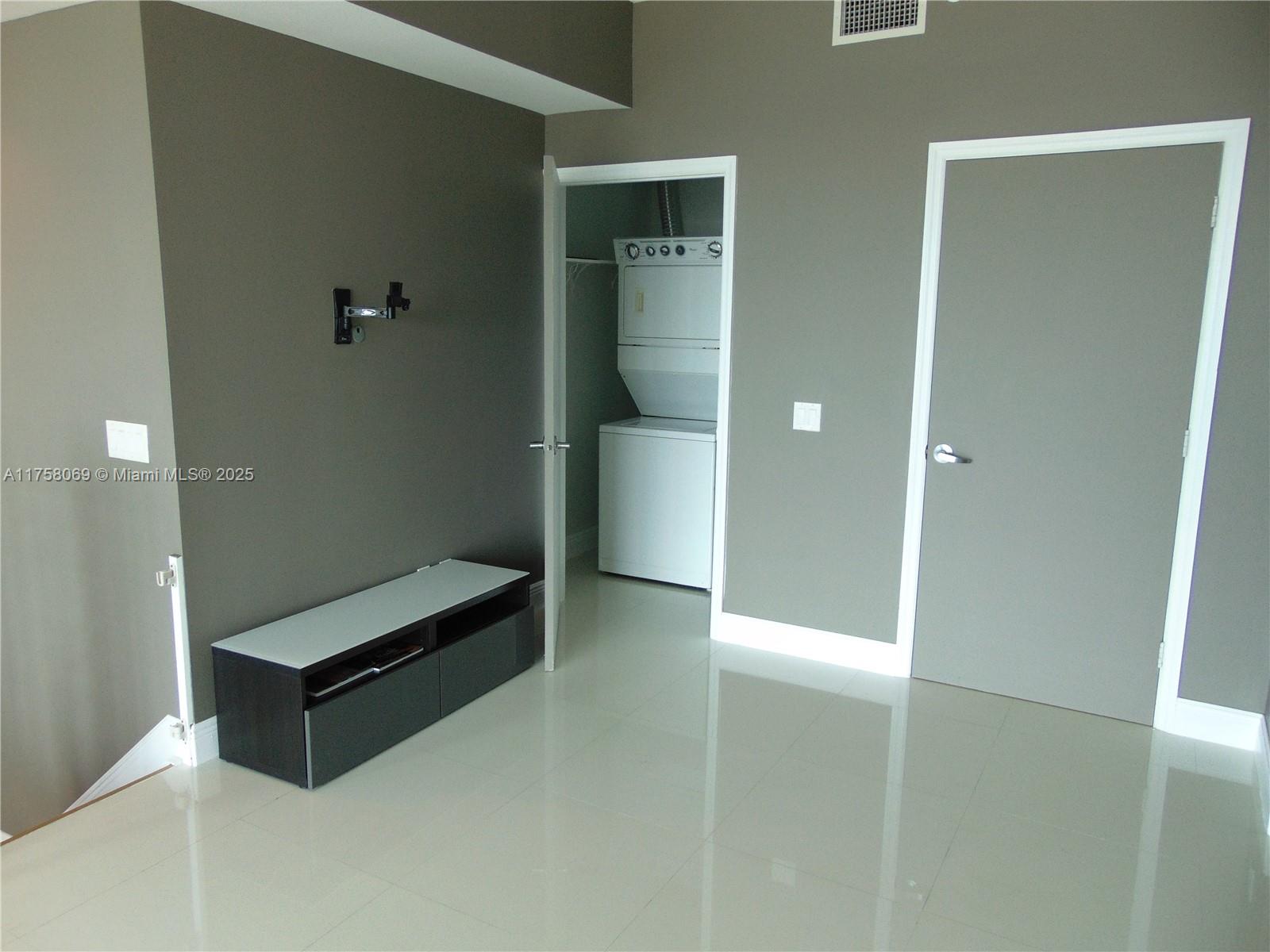 60 SW 13th St #2619, Miami FL 33130