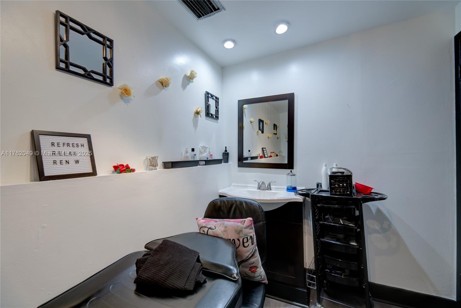 Suite For Lash & Facial Technicians W/ Sink