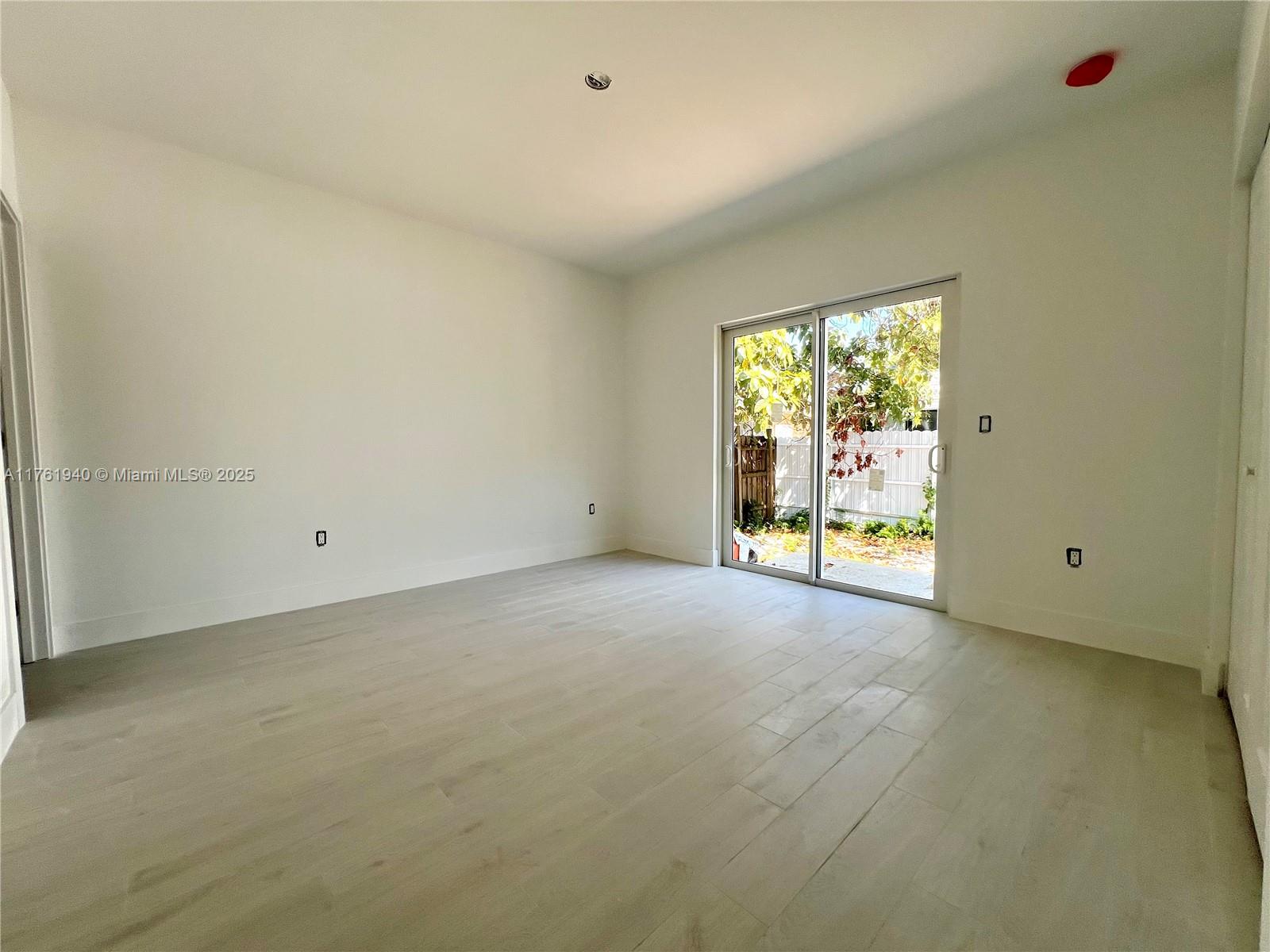 Listing Photo 11