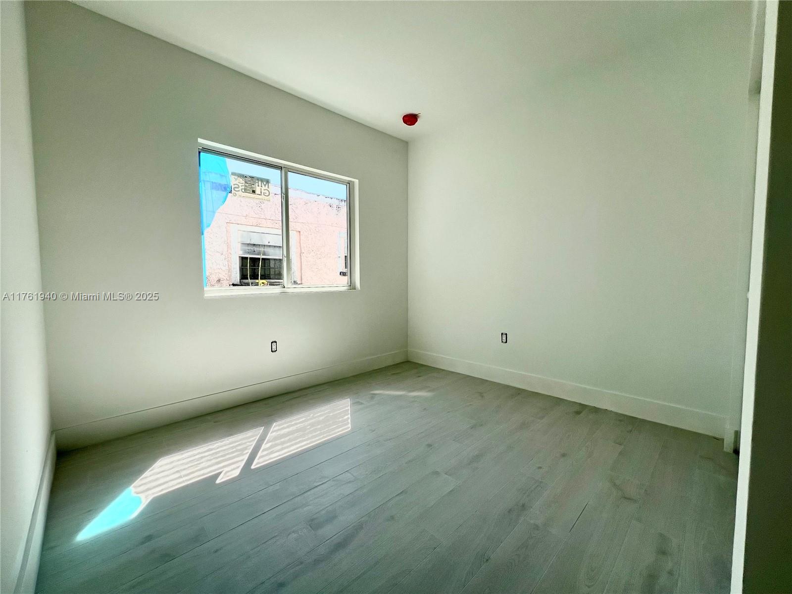 Listing Photo 8