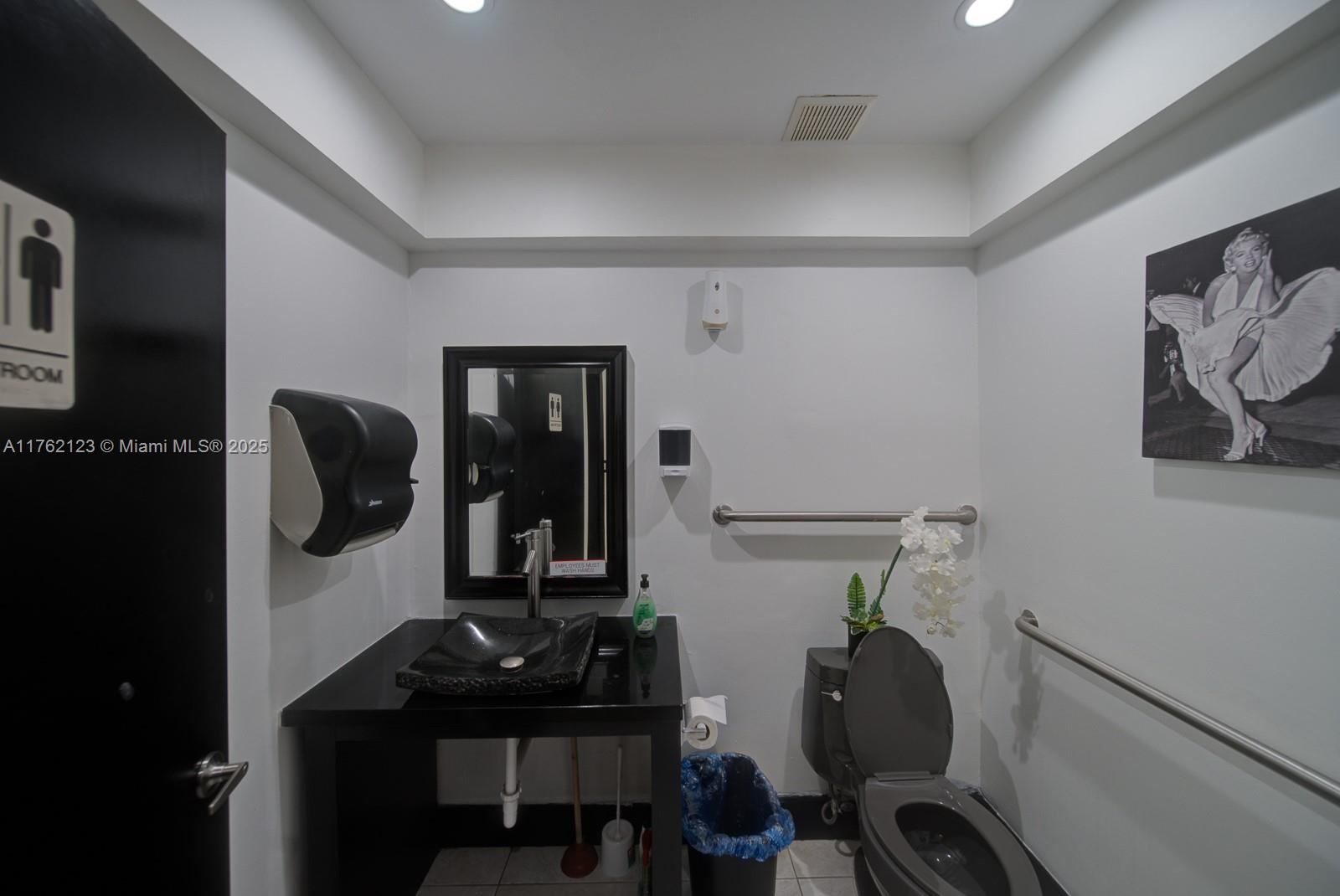 Suite For Lash & Facial Technicians W/ Sink