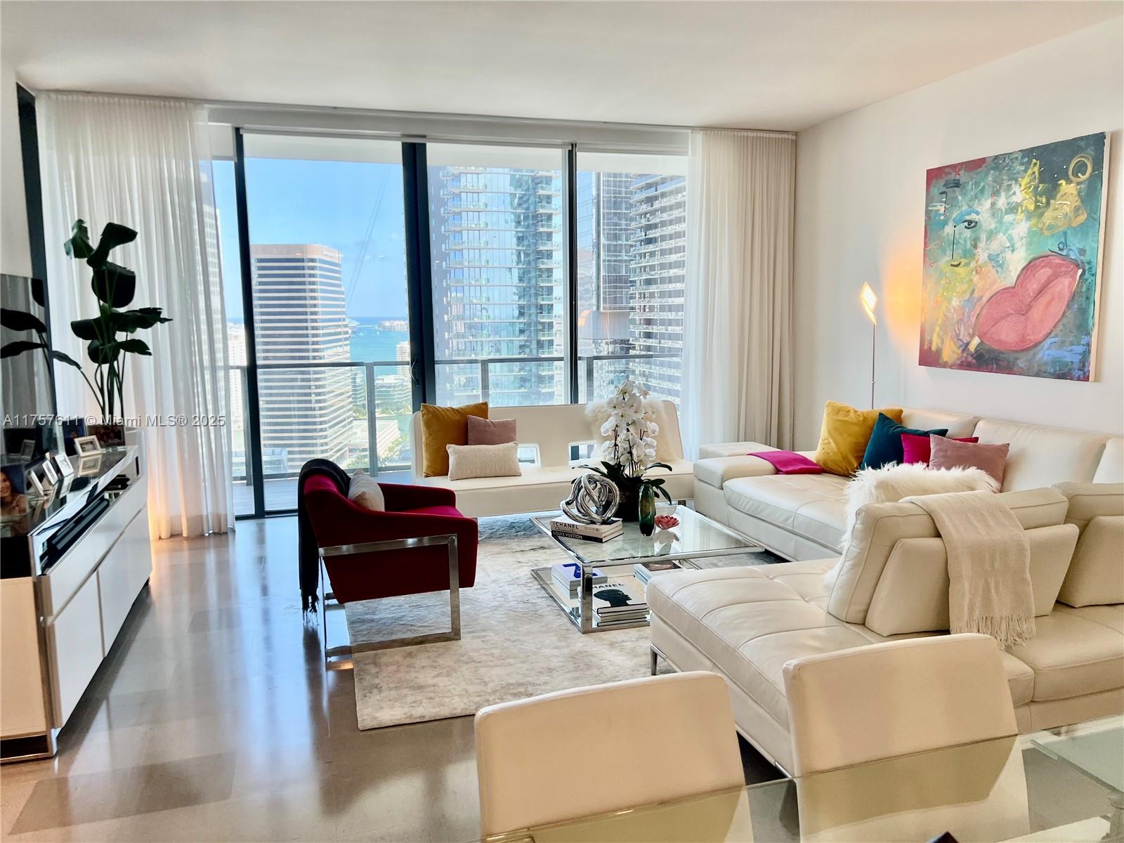 88 SW 7th ST #2807, Miami FL 33130