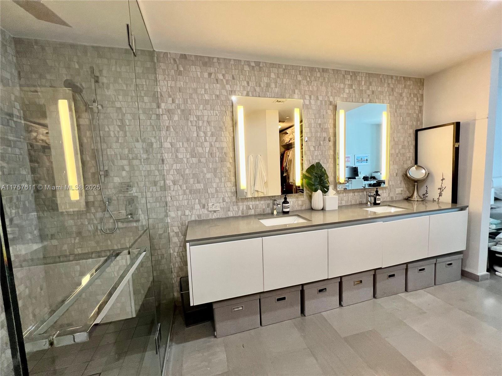88 SW 7th ST #2807, Miami FL 33130