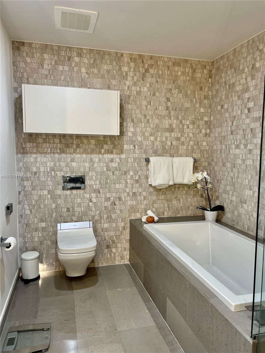 88 SW 7th ST #2807, Miami FL 33130