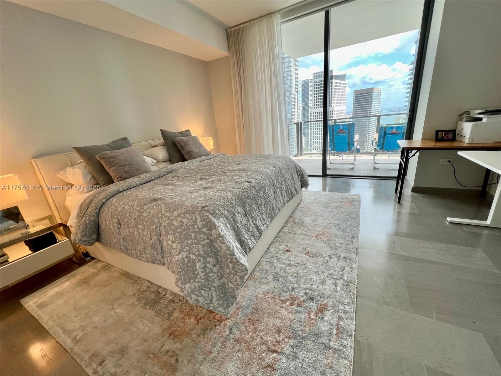 88 SW 7th ST #2807, Miami FL 33130