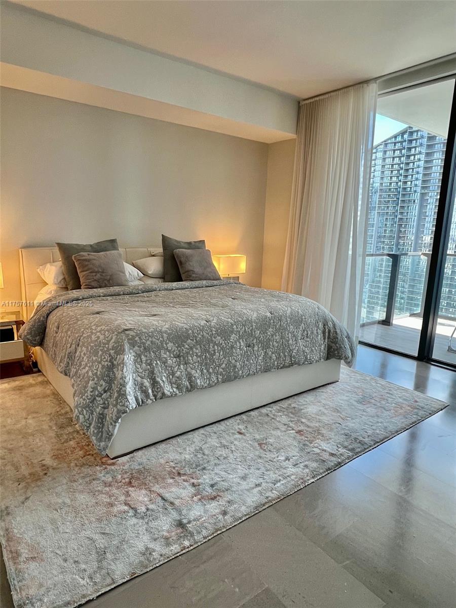 88 SW 7th ST #2807, Miami FL 33130