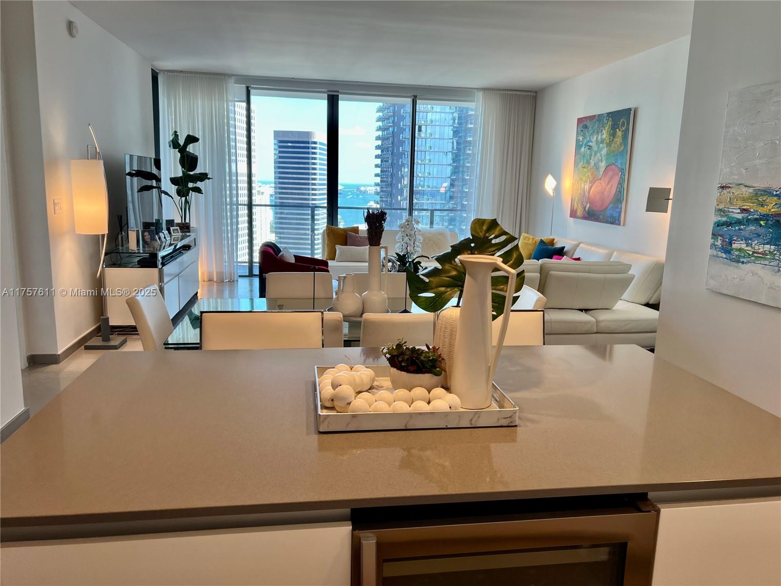 88 SW 7th ST #2807, Miami FL 33130