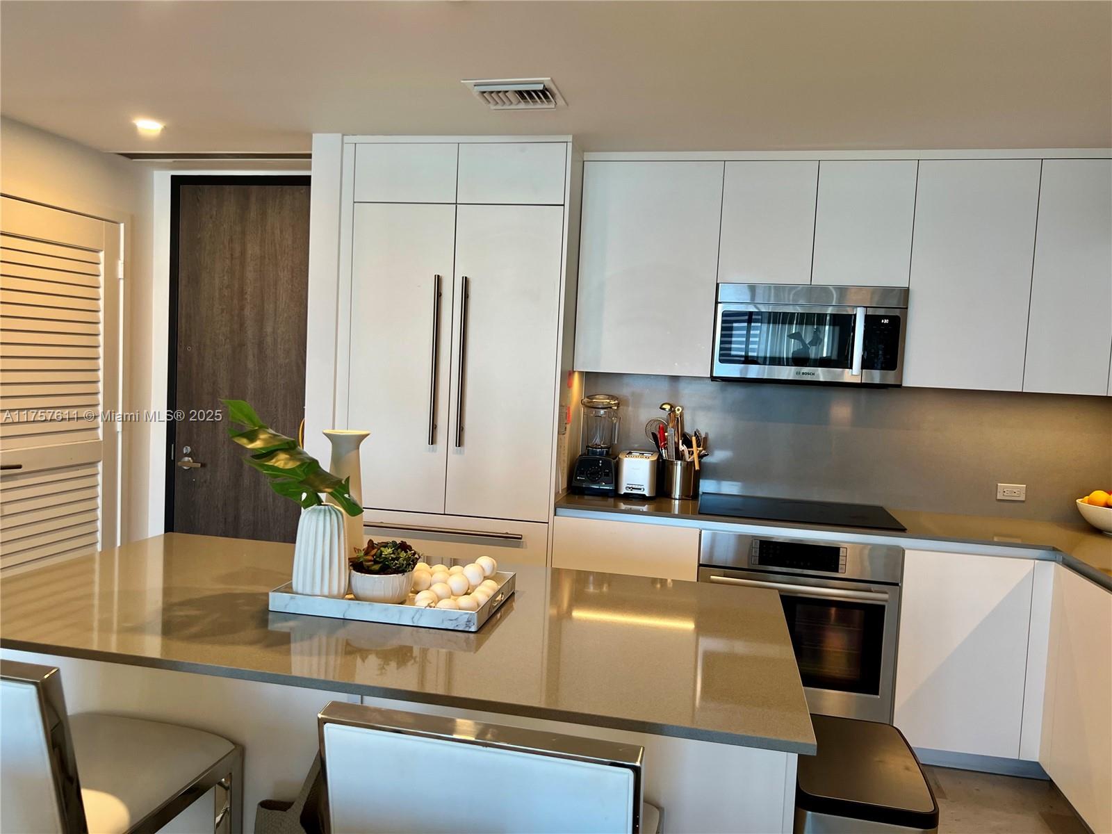 88 SW 7th ST #2807, Miami FL 33130