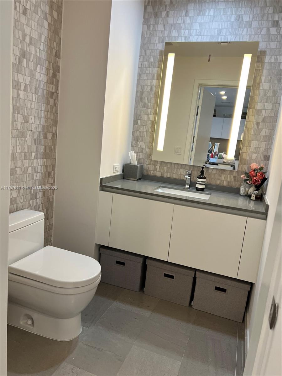 88 SW 7th ST #2807, Miami FL 33130