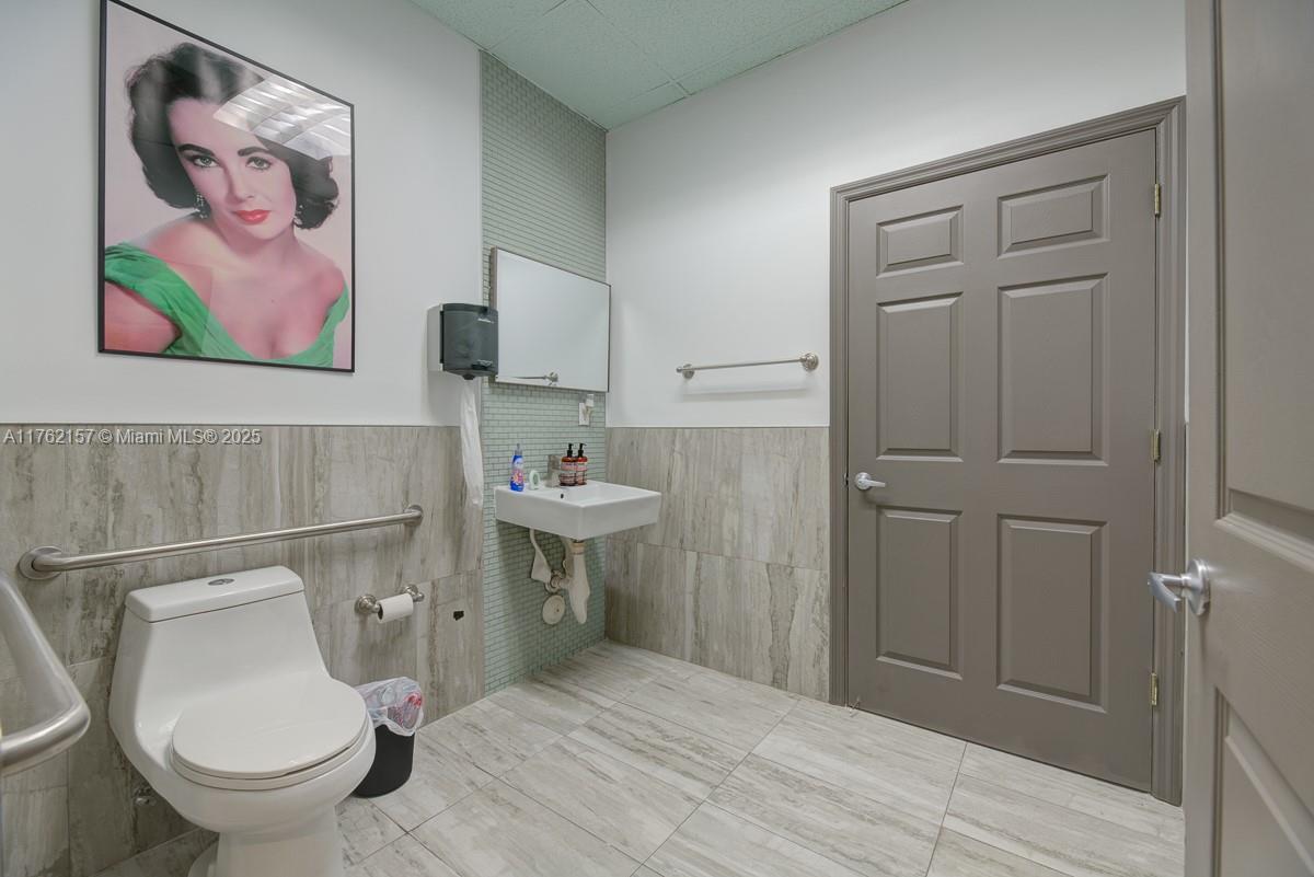 Suites For Lash & Facial Technicians On Miracle Mile