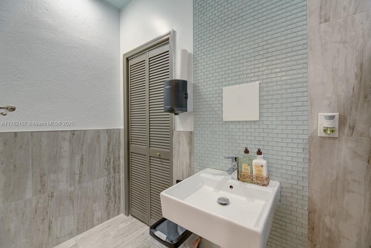 Suites For Lash & Facial Technicians On Miracle Mile