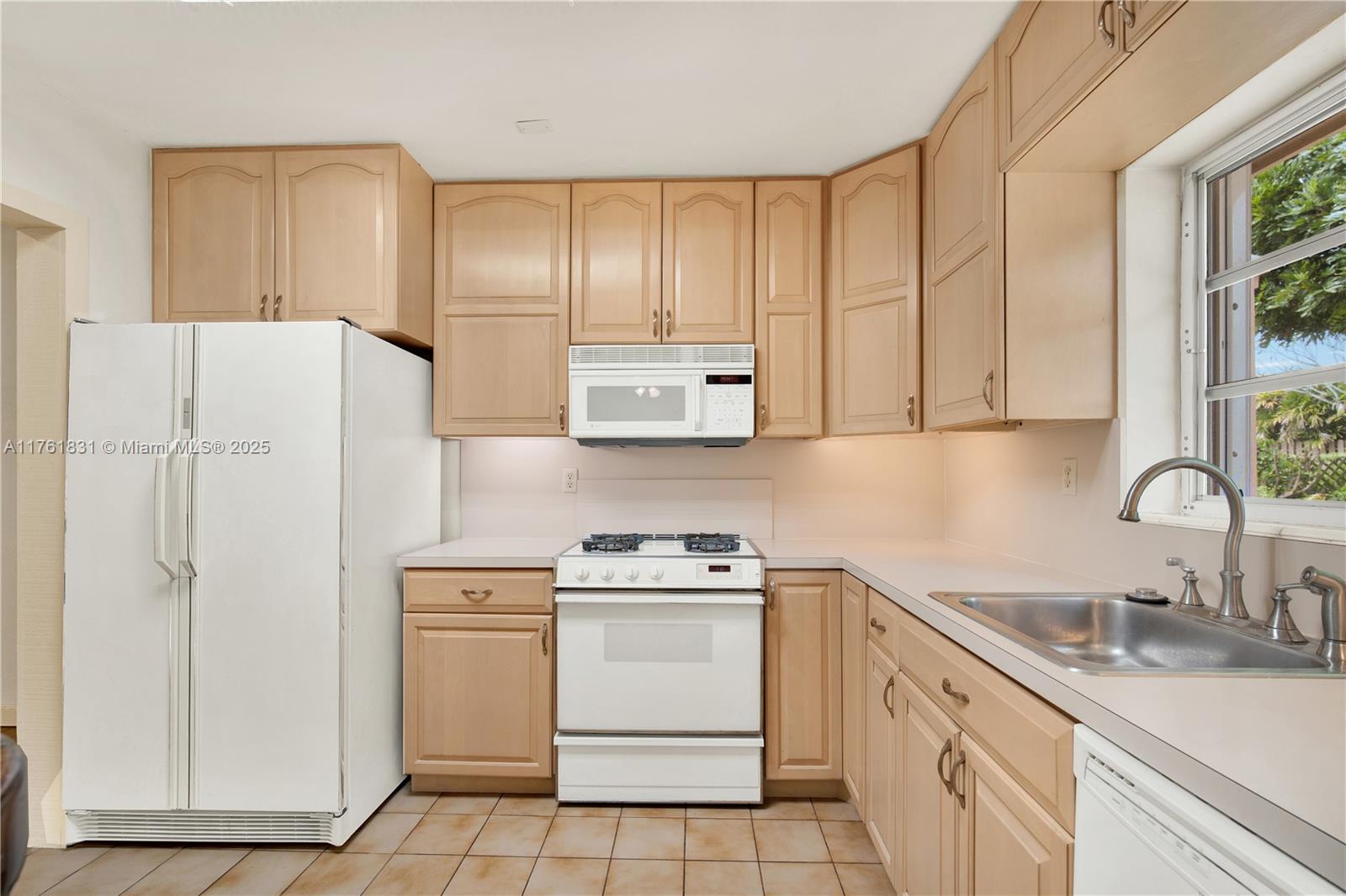 Listing Photo 12