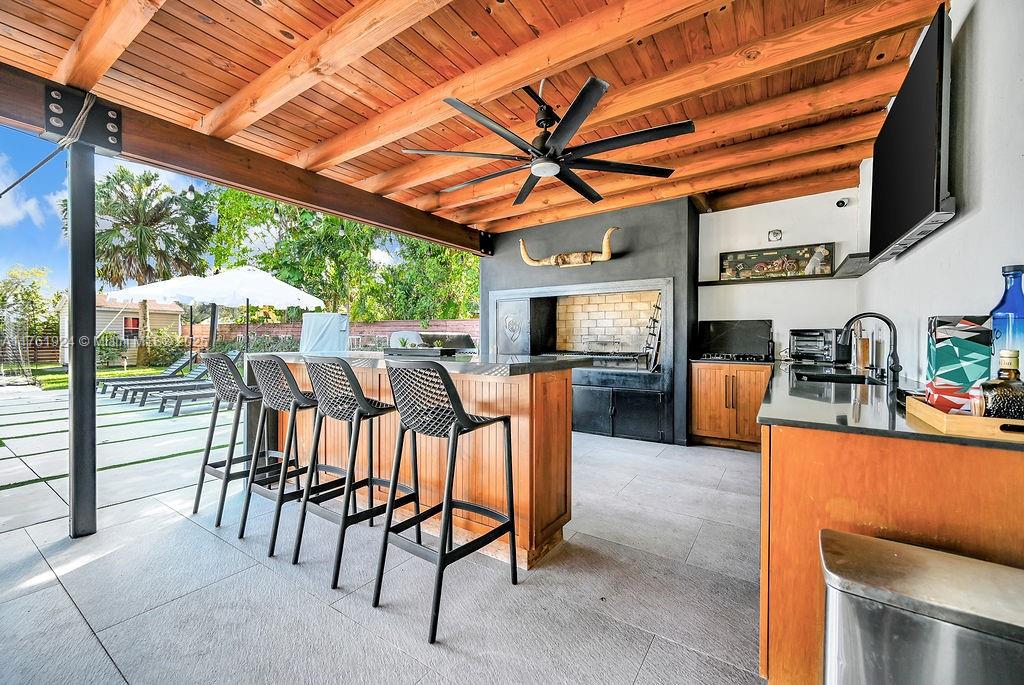 1098 Hunting Lodge Dr, Miami Springs, Florida image 38