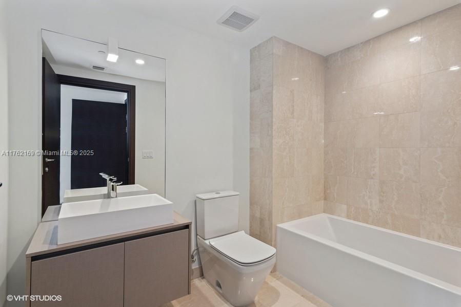 1000 Brickell Plz #4110, Miami FL 33131