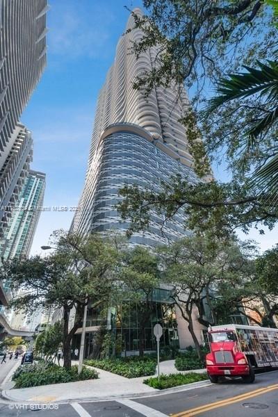 1000 Brickell Plz #4110, Miami FL 33131