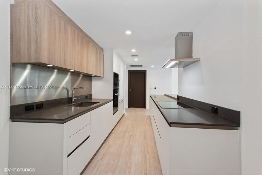 1000 Brickell Plz #4110, Miami FL 33131