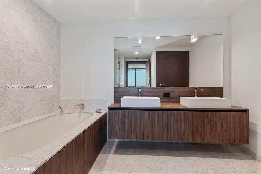 1000 Brickell Plz #4110, Miami FL 33131