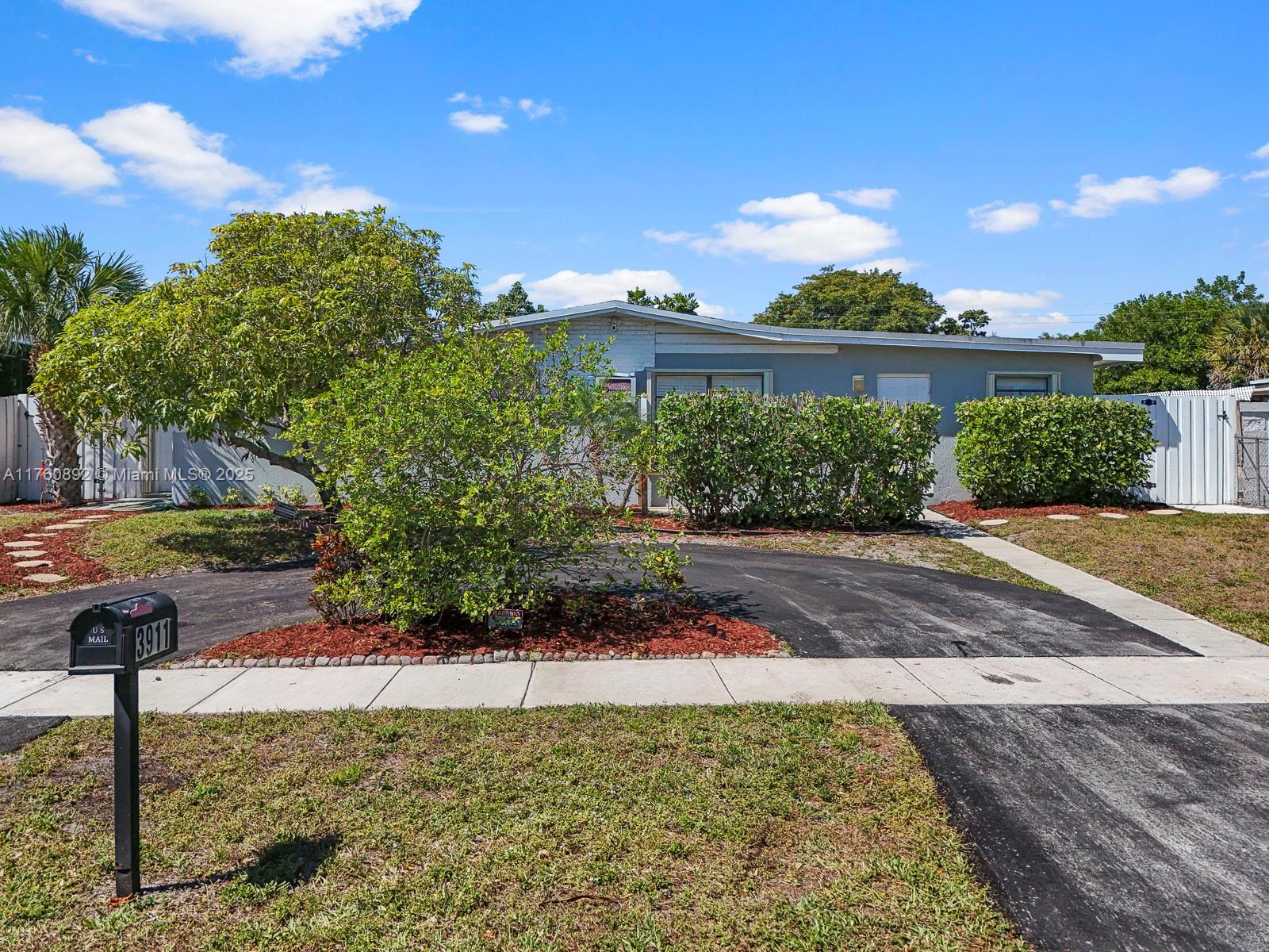 3911 SW 60th Ave, Davie, Florida image 3