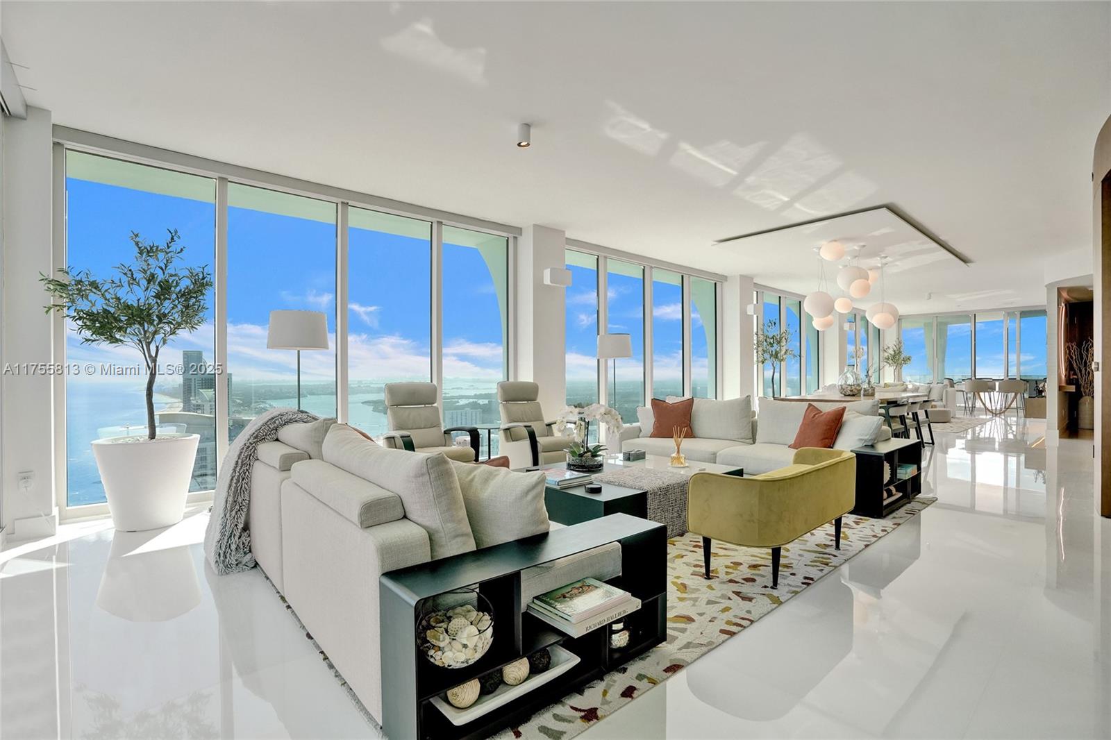 Apartamento à Venda em Sunny Isles Beach, FL