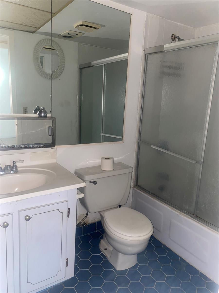 8595 Sunrise Lakes Blvd #212, Sunrise, Florida image 10