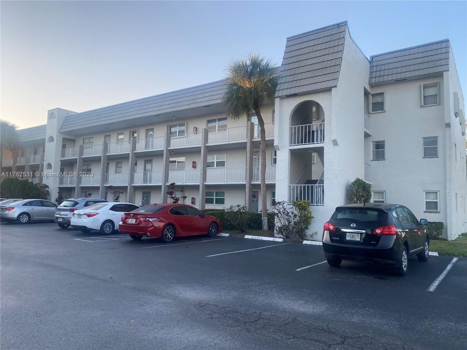 8595 Sunrise Lakes Blvd #212, Sunrise, Florida image 2