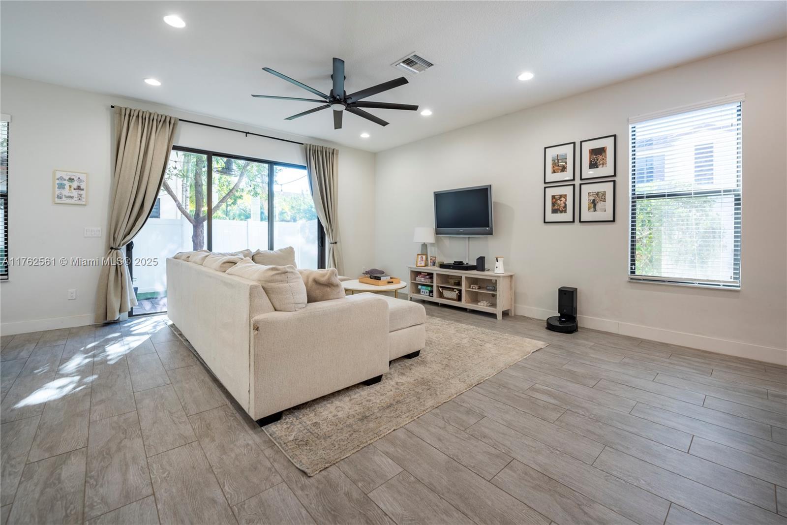 111 NW 209th Trl #111, Pembroke Pines, Florida image 7