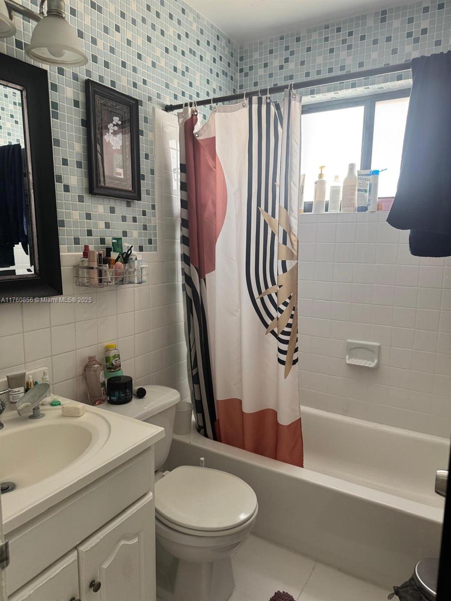 Residential, Sweetwater, Florida image 15