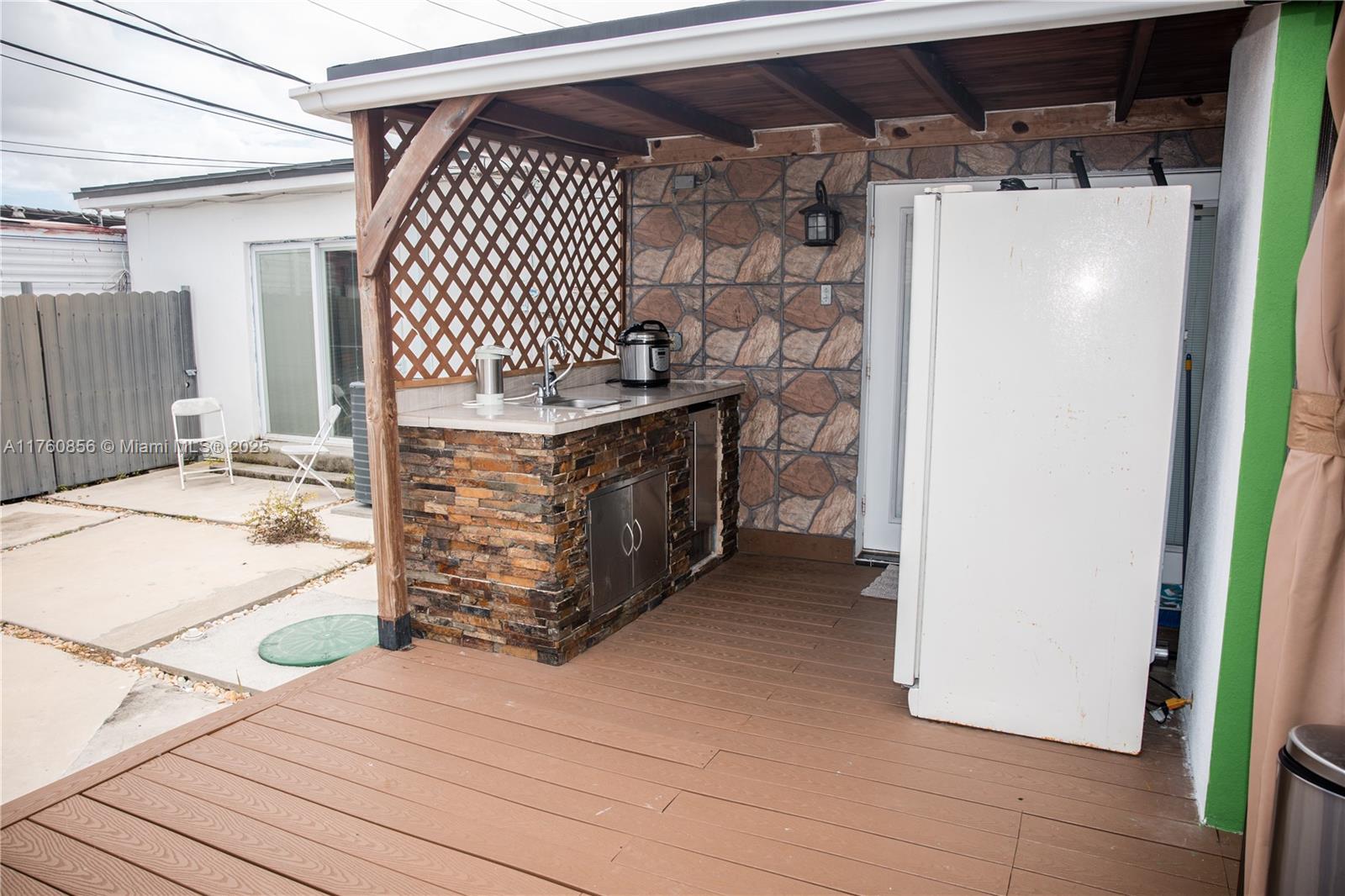 Residential, Sweetwater, Florida image 6