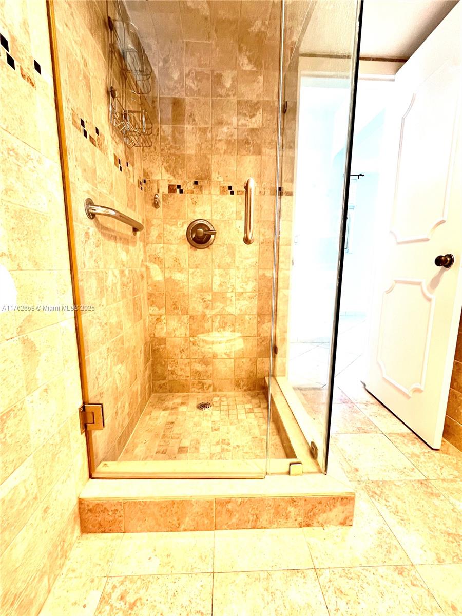 2861 Leonard Dr #F601, Aventura, Florida image 10