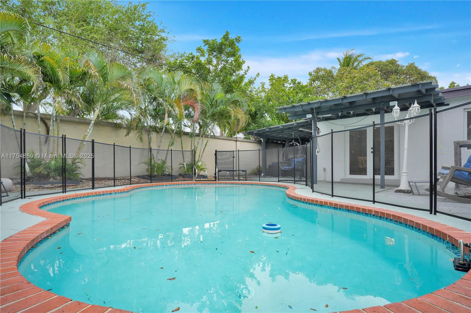 810 NE 182nd St, North Miami Beach, Florida image 27